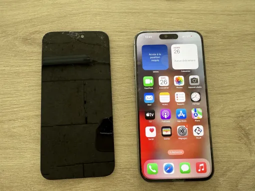 Changement d'écran iPhone 15 Pro Max sur Cappelle-la-Grande, Cappelle-la-Grande, RepaMobile