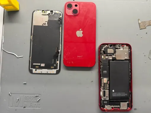 Changement de châssis rouge iphone 13, Cappelle-la-Grande, RepaMobile