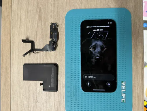 Changement batterie et connecteur de charge sur un iPhone 13 Pro à Cappelle-La-Grande, Cappelle-la-Grande, RepaMobile