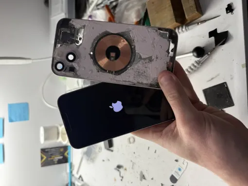 Changement de châssis iphone 13 rose sur cappelle-la-grande, Cappelle-la-Grande, RepaMobile