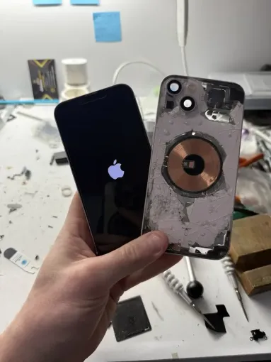 Changement de châssis iphone 13 rose sur cappelle-la-grande, Cappelle-la-Grande, RepaMobile