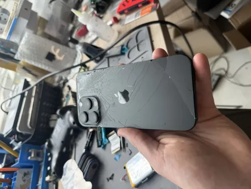 Changement vitre à air iphone 16 pro max sur Dunkerque, Cappelle-la-Grande, RepaMobile