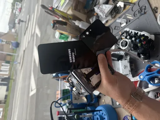 Changement écran complet Galaxy Z Flip 5 à Cappelle-la-Grande, Cappelle-la-Grande, RepaMobile